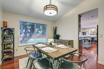 Light filled dining room with creamy walls and vaulted ceiling