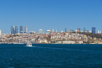 Fototapeta na wymiar Panorama of view from the Golden Horn on the duct slopes City