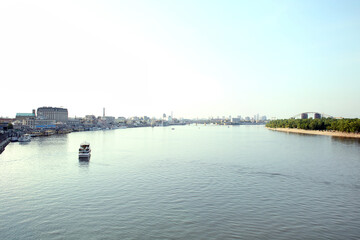 Naklejka premium View of river in city