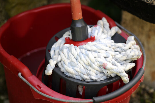 Esfreg&atilde;o 대걸레 Mop Mocio Esfregona floor 拖把 Paspas Моп Mopa Fregona тряпка ممسحة  Zwabber &Sigma;&phi;&omicron;&upsilon;&gamma;&gamma;&alpha;&rho;ί&sigma;&tau;&rho;&alpha; Wischmopp Moppi Mopp סמרטוט Gulvmoppe Lampazo Mapo Trapero Aljofifa کف&zwnj;شوی Trapo de piso モップ 