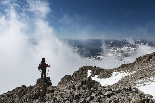 sisli dağlardaki başarılı dağcı