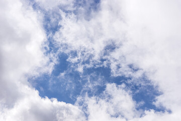 Der Himmel reißt auf