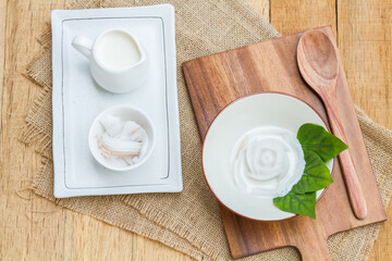 Coconut jelly and coconut milk