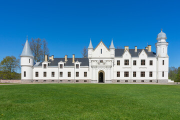 Fototapeta premium Front view of Alatskivi castle by sunny springtime