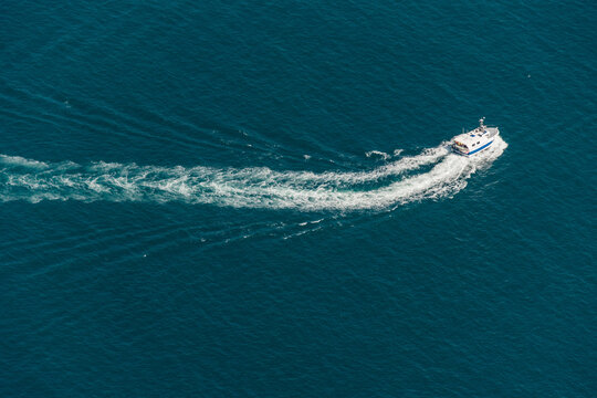 Vue aérienne d'un bateau près de Saint Malo en France