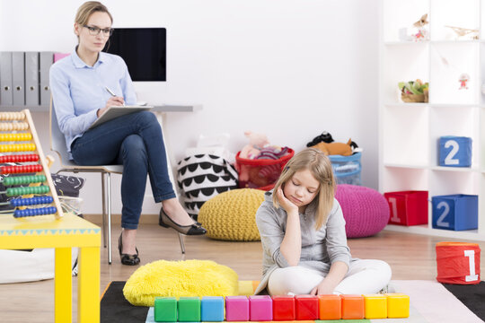 Psychologist testing girl with Asperger's