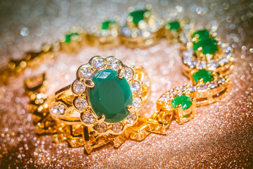 Golden Ring with Emerald Retro