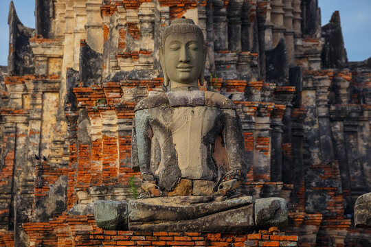 Wat Chaiwatthanaram temple in Ayuthaya Historical Park, a UNESCO world heritage site, Thailand