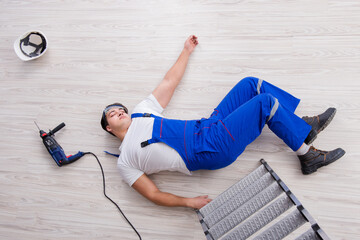 Worker after falling from height - unsafe behavior