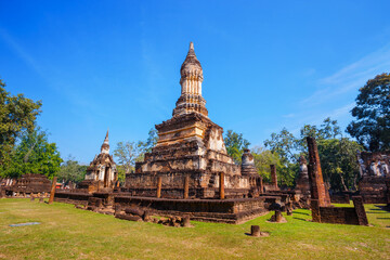 Fototapeta na wymiar Wat Chedi Jet Thaew at Si Satchanalai Historical Park, a UNESCO World Heritage Site in Thailand