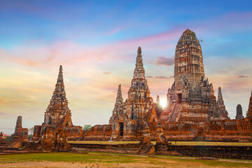 Fototapeta premium Wat Chaiwatthanaram temple in Ayuthaya Historical Park, a UNESCO world heritage site, Thailand