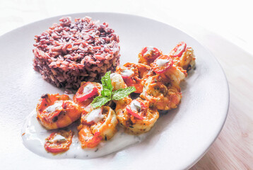 Masala prawns with brown rice