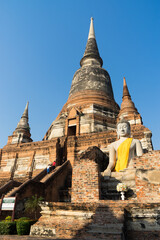 ワット・ヤイ・チャイ・モンコンの巨大仏塔