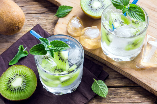 Kiwi drink (cocktail) with mint