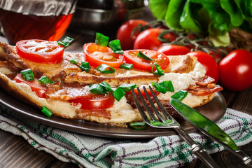 Omelette with bacon and tomatoes