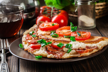 Omelette with bacon and tomatoes