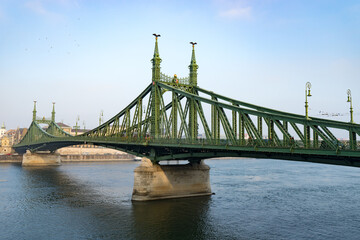 Fototapeta na wymiar ブダペストの自由橋のイメージ