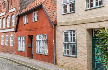 Fototapeta na wymiar Colorful red house in the center of Luneburg