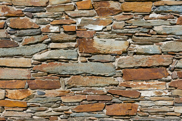 Rustikale Natursteinmauer