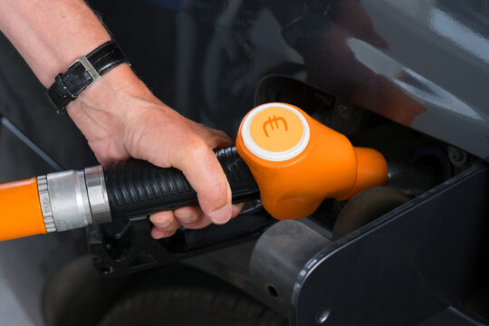 carburant hausse prix euro &eacute;nergie rouler voiture plein gasoil essence pompe budget
