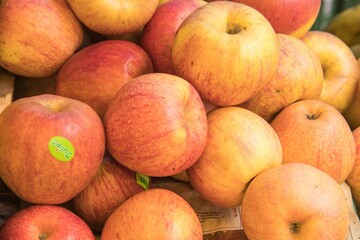 apple sale at the fruit store