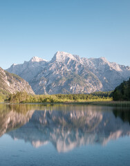 Fototapeta na wymiar The Almsee lake in the austrian apls