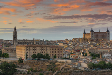 Fototapeta na wymiar Toledo Alcazar and cathedral townscape at sunset