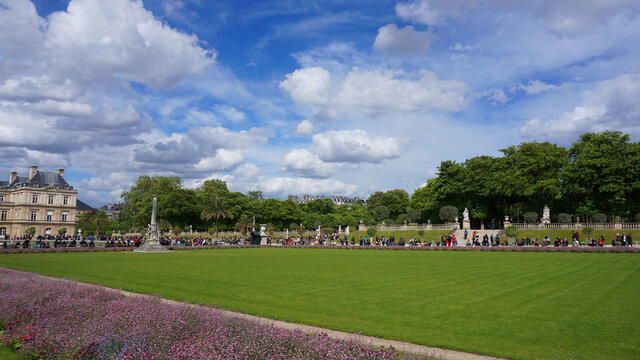 Photo of Luxemburg gardens on a spring morning, Paris, France