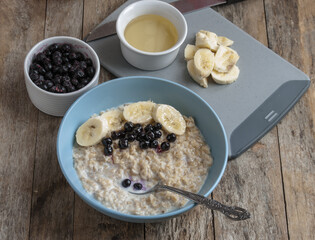 Breakfast: oatmeal with bananas and blueberries