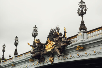 Fototapeta na wymiar Beautiful figures on the Pont Alexandre III bridge