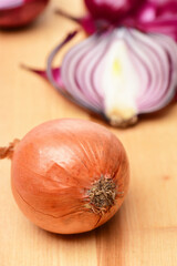 Onions of different types: yellow unpeeled and sliced red vegetables