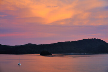 Naklejka premium sailing boat silhouette at sunset