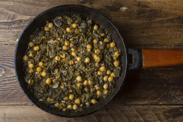 Spinach and chickpeas (potaje)