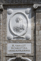 Triumphtor (Detail) in Innsbruck: Erzherzogin Maria Anna und Erzherzogin Maria Christian , Österreich
