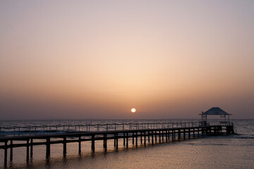 Obraz premium Pier dawn at sea