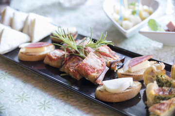 meat, food, gourmet, cheese, delicious, ham, cuisine, appetizer, platter, snack, assortment, meal, italian