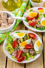 Salad with canned cod liver, tomato, olives and egg