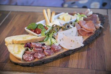 meat, food, gourmet, cheese, delicious, ham, cuisine, appetizer, platter, snack, assortment, meal, italian