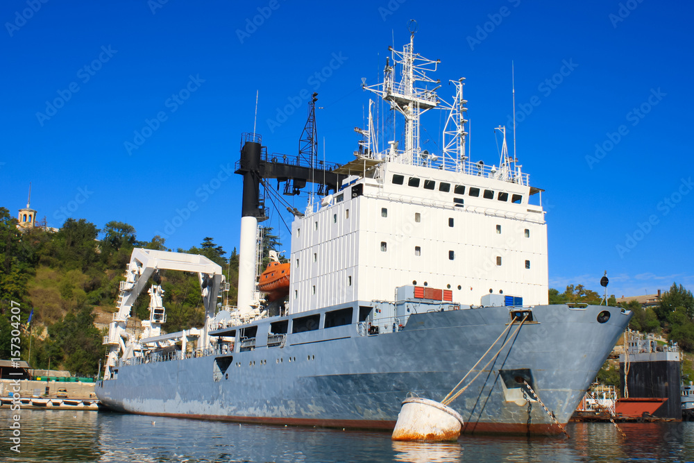 Wall mural large ship in the bay