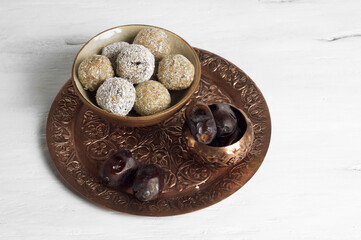 Medjool date vegan balls