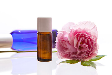 Rosenhydrolat und ätherisches Öl aus der Rosa Centifolia