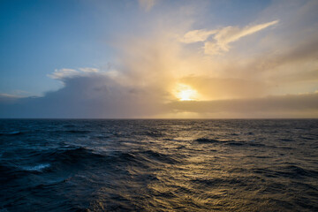 Fototapeta premium Beautiful sunset on the ocean.