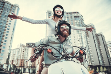 Obraz premium Para na skuterze