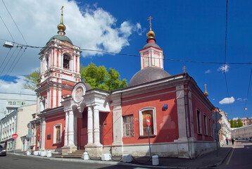 Fototapeta na wymiar Church of St. Nicholas in Podkopayevsky Lane in the Moscow