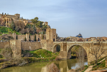 Fototapeta na wymiar Puente de Alcantara, Toledo, Spain