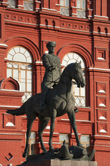 Mosca, 29/04/2017: il monumento al maresciallo Zhukov, eretto nel 1995 davanti al Museo statale di...