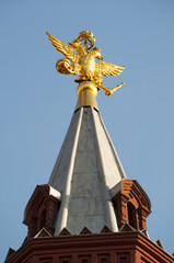 Fototapeta premium Mosca 25/04/2017: dettagli architettonici del Museo statale di Storia, il museo ospitato nell'iconico edificio rosso del XIX secolo