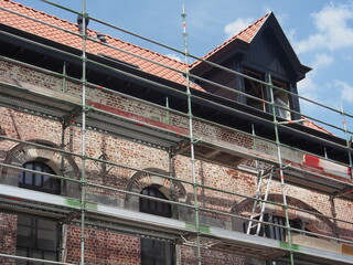 Altbau mit Baugerüst