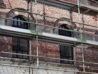 Altbau mit Baugerüst
