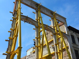 Neubau/Altbau: Fassade bleibt stehen